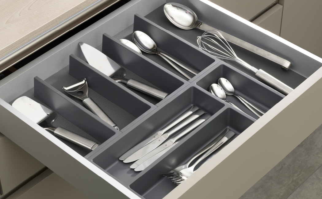 Schubkästen und Auszüge